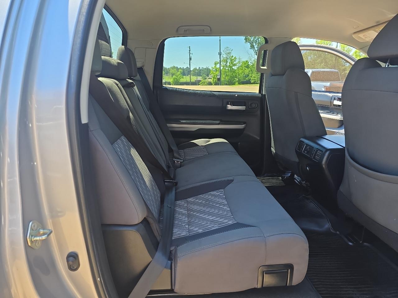 Toyota Tundra SR5 5.7L V8 FFV CrewMax 4WD 2020