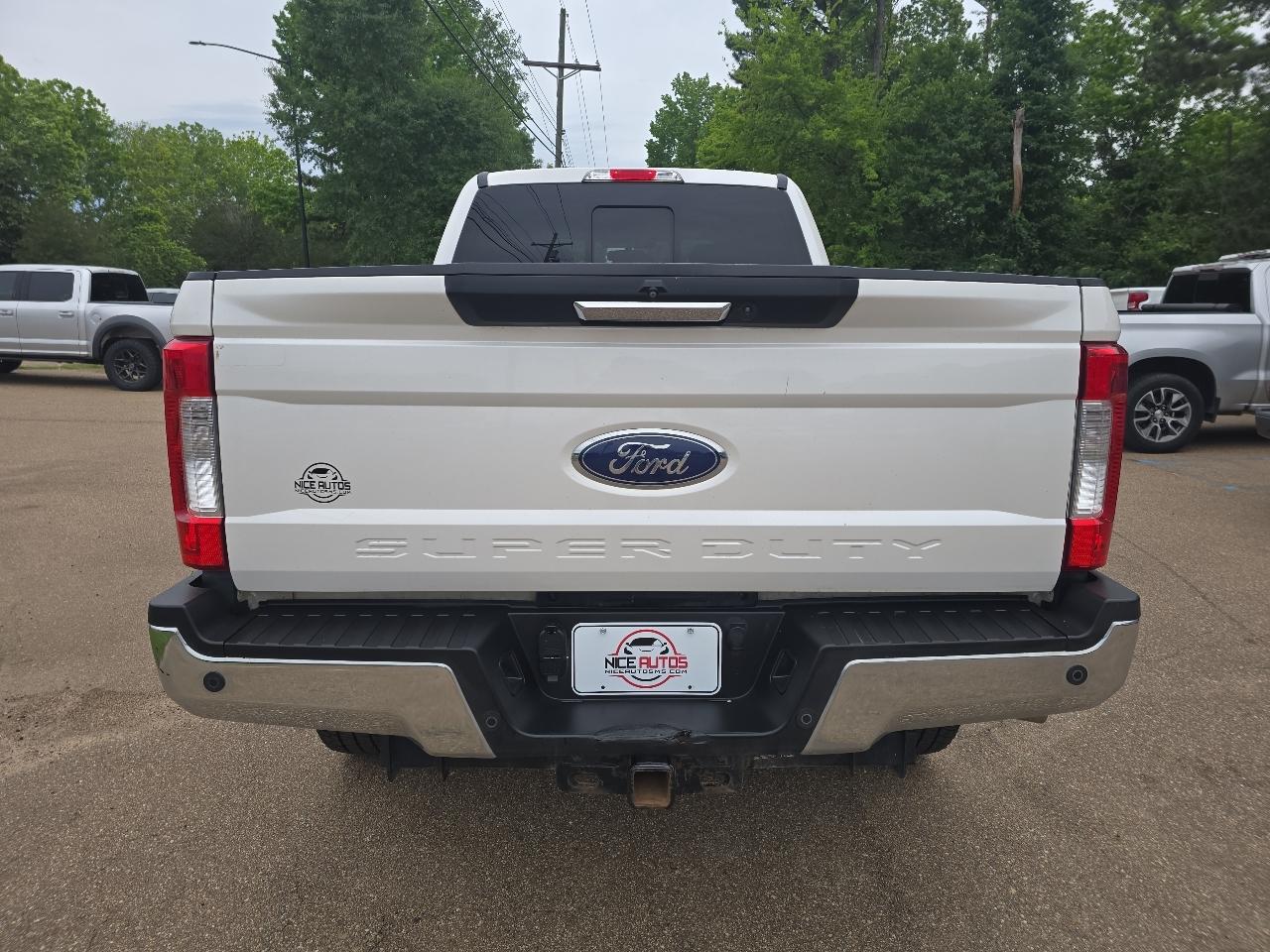 Ford F-250 SD Lariat Crew Cab Short Bed 4WD 2017