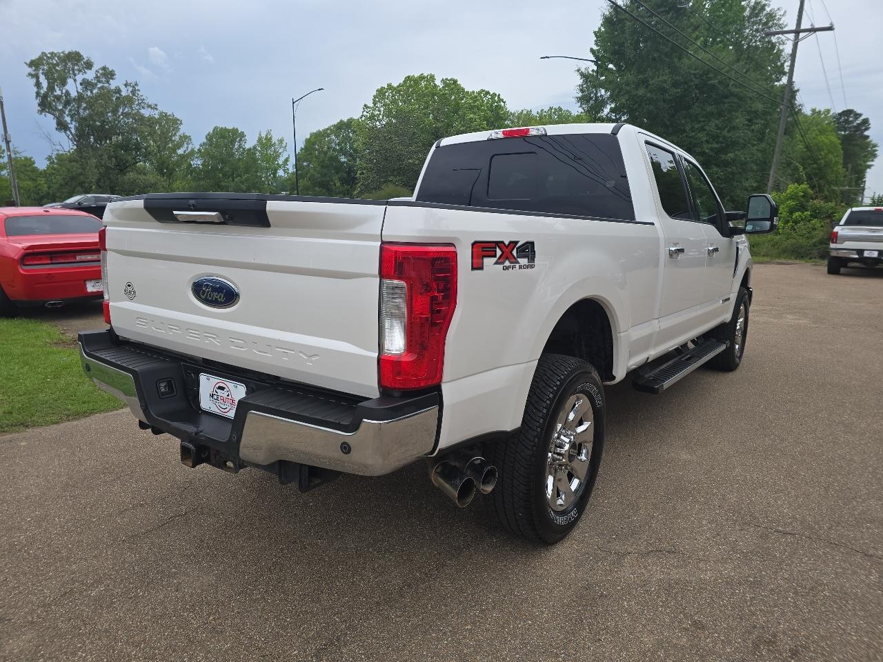 Ford F-250 SD Lariat Crew Cab Short Bed 4WD 2017