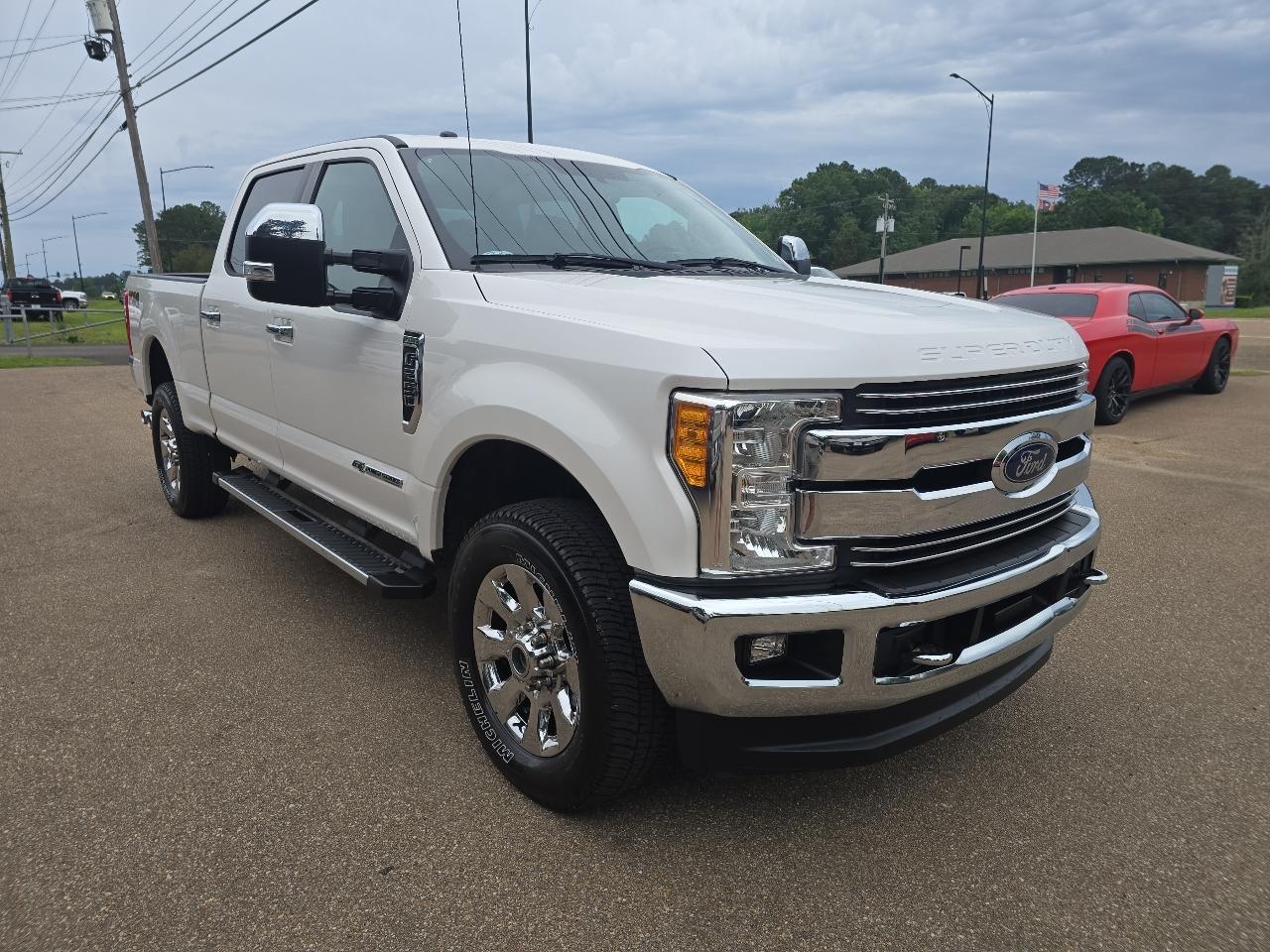 Ford F-250 SD Lariat Crew Cab Short Bed 4WD 2017