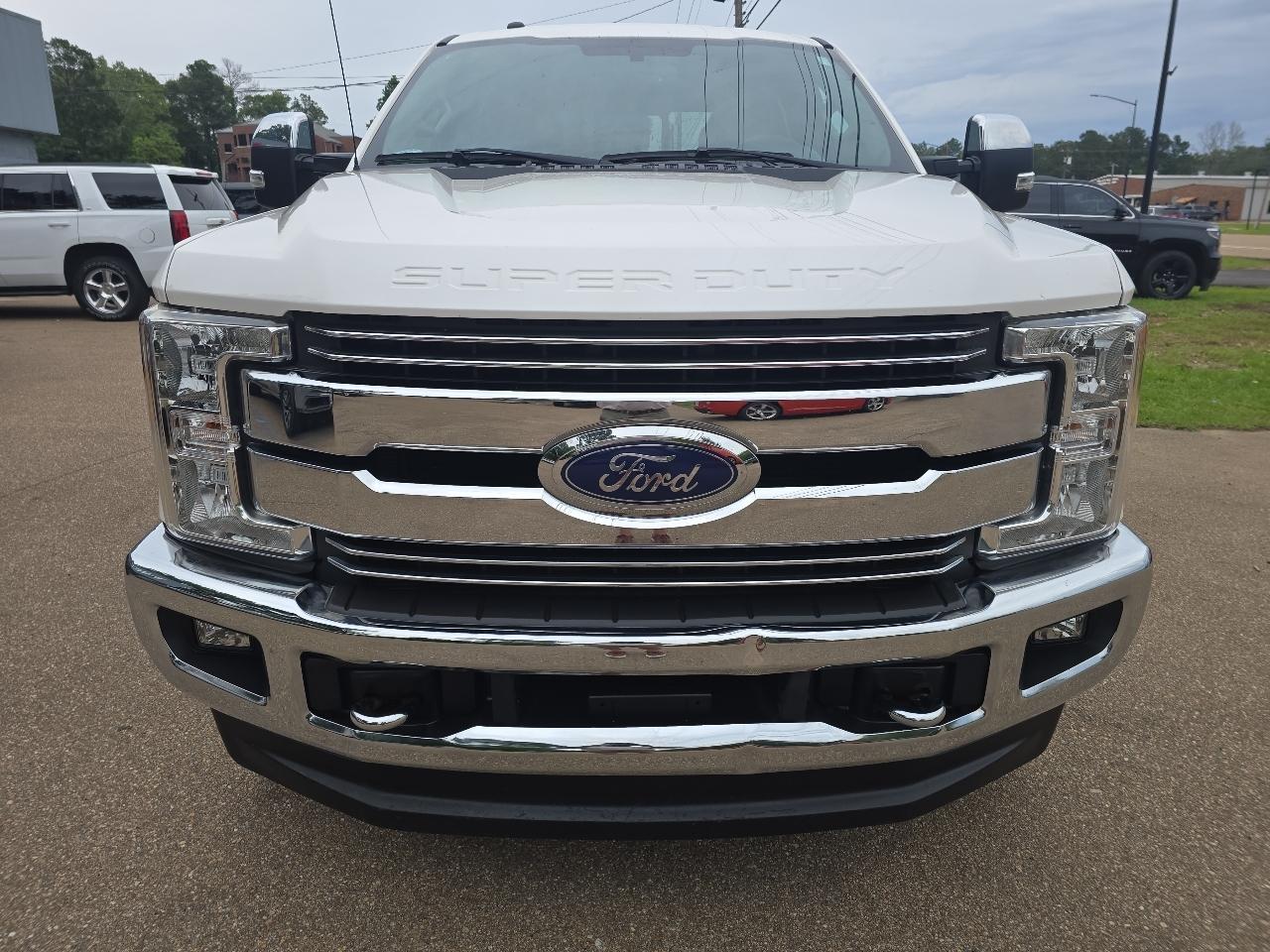 Ford F-250 SD Lariat Crew Cab Short Bed 4WD 2017