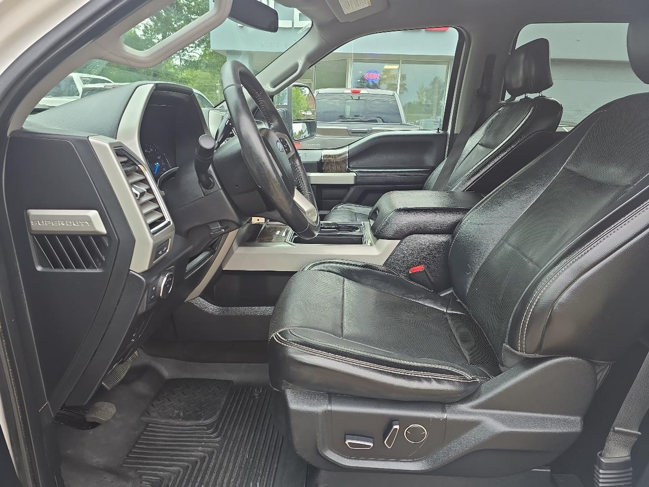 Ford F-250 SD Lariat Crew Cab Short Bed 4WD 2017