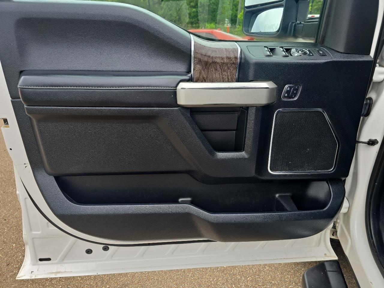 Ford F-250 SD Lariat Crew Cab Short Bed 4WD 2017