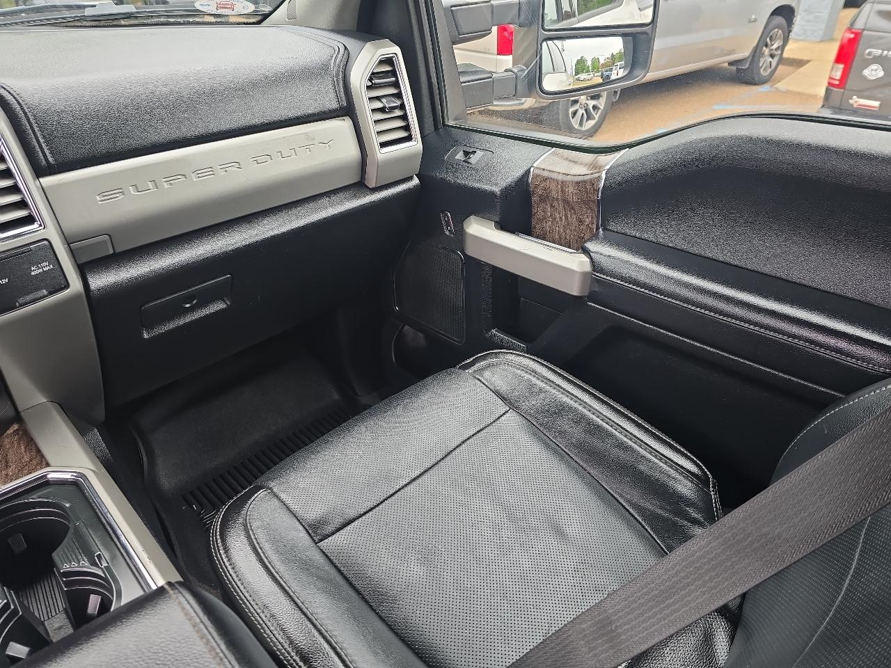 Ford F-250 SD Lariat Crew Cab Short Bed 4WD 2017