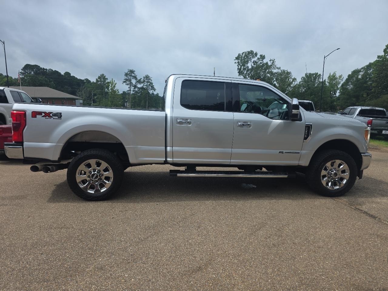 Ford F-250 SD Lariat Crew Cab SWB 4WD 2017