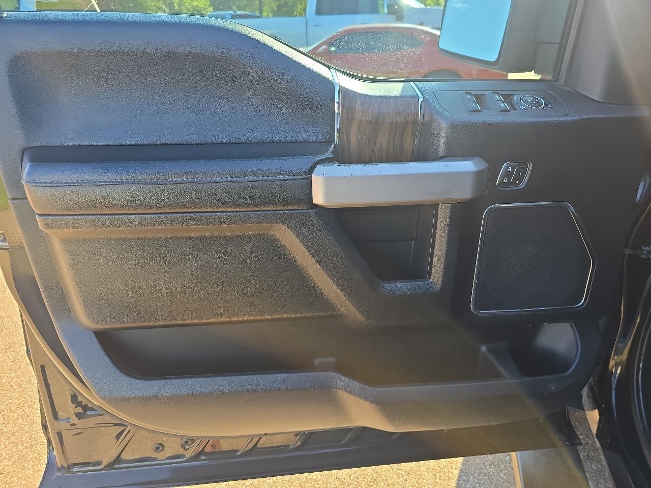 Ford F-150 2WD SuperCrew 145" Lariat 2020