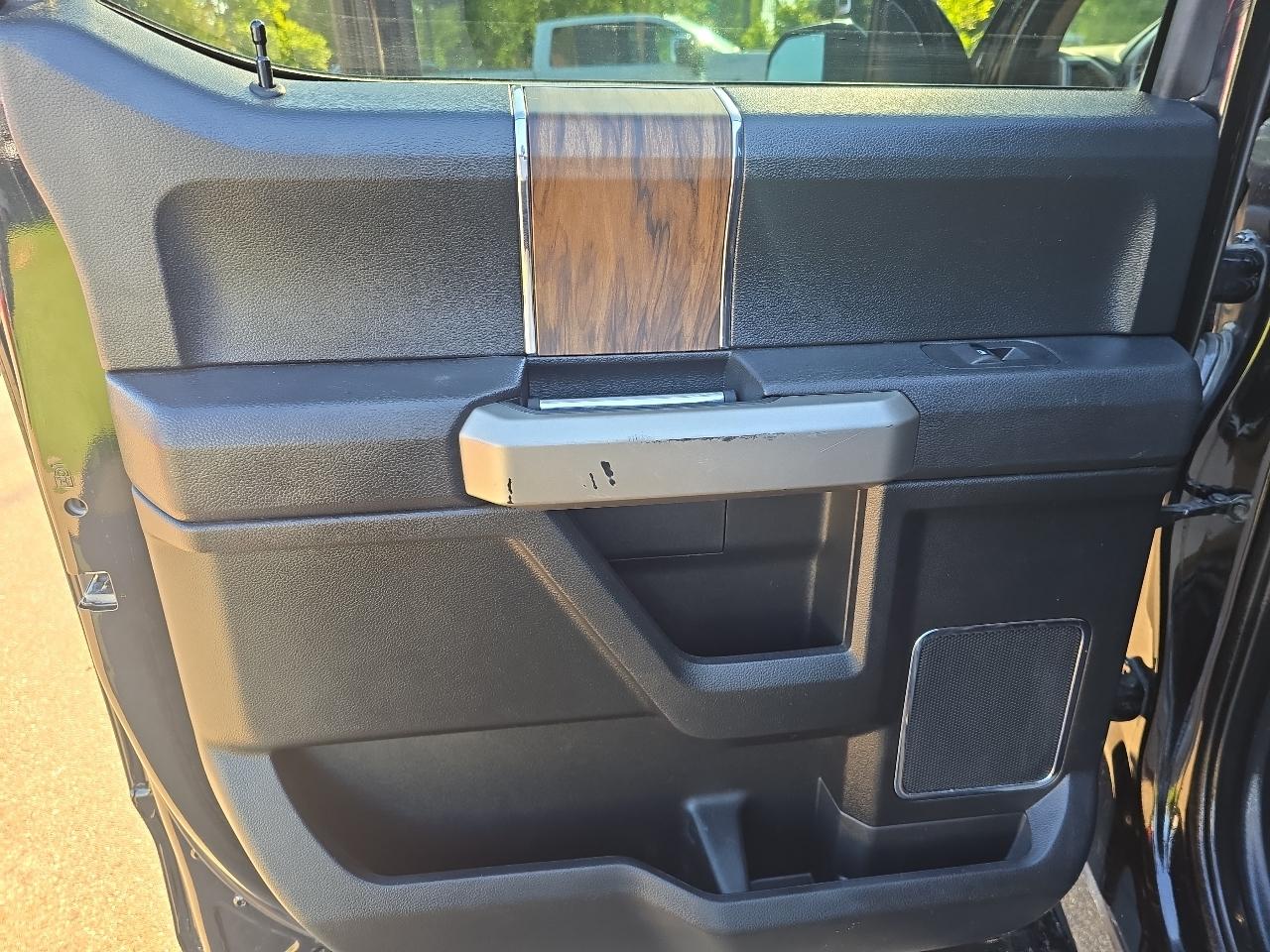 Ford F-150 2WD SuperCrew 145" Lariat 2020