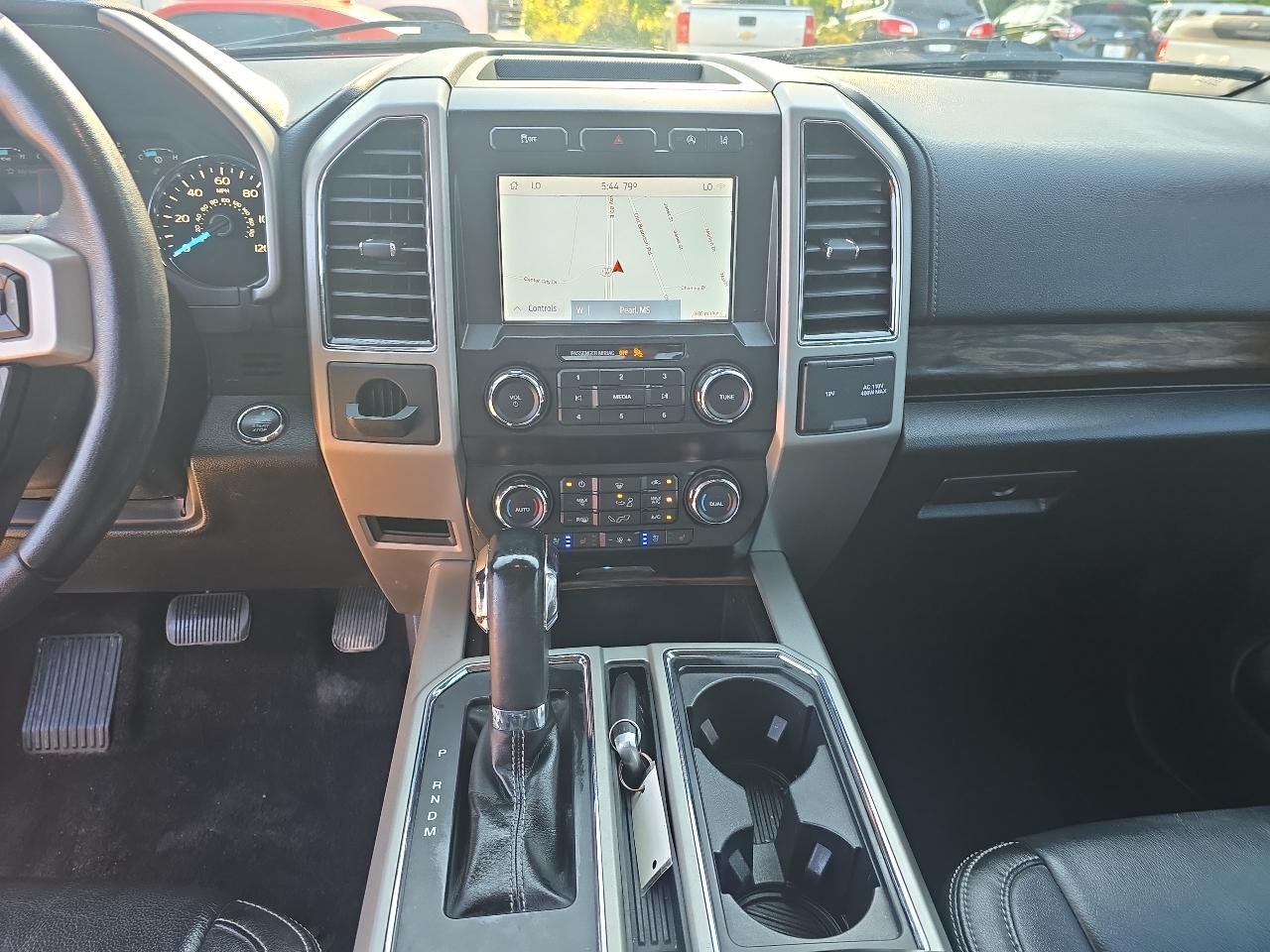Ford F-150 2WD SuperCrew 145" Lariat 2020