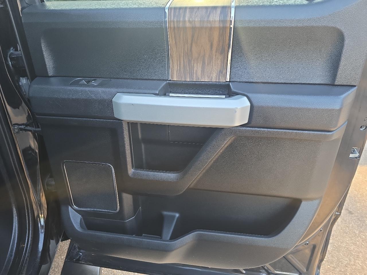 Ford F-150 2WD SuperCrew 145" Lariat 2020
