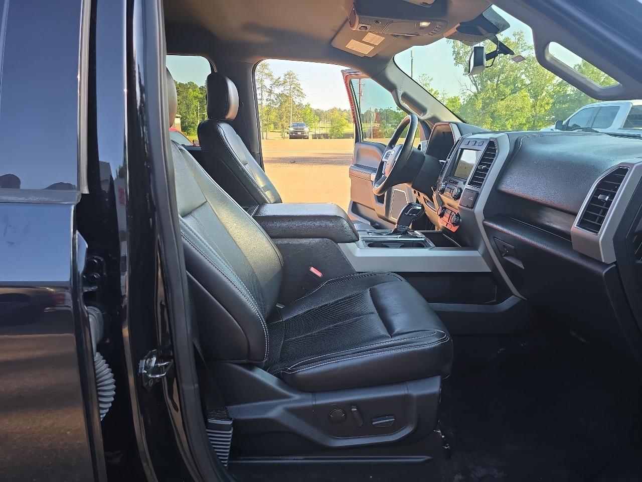 Ford F-150 2WD SuperCrew 145" Lariat 2020