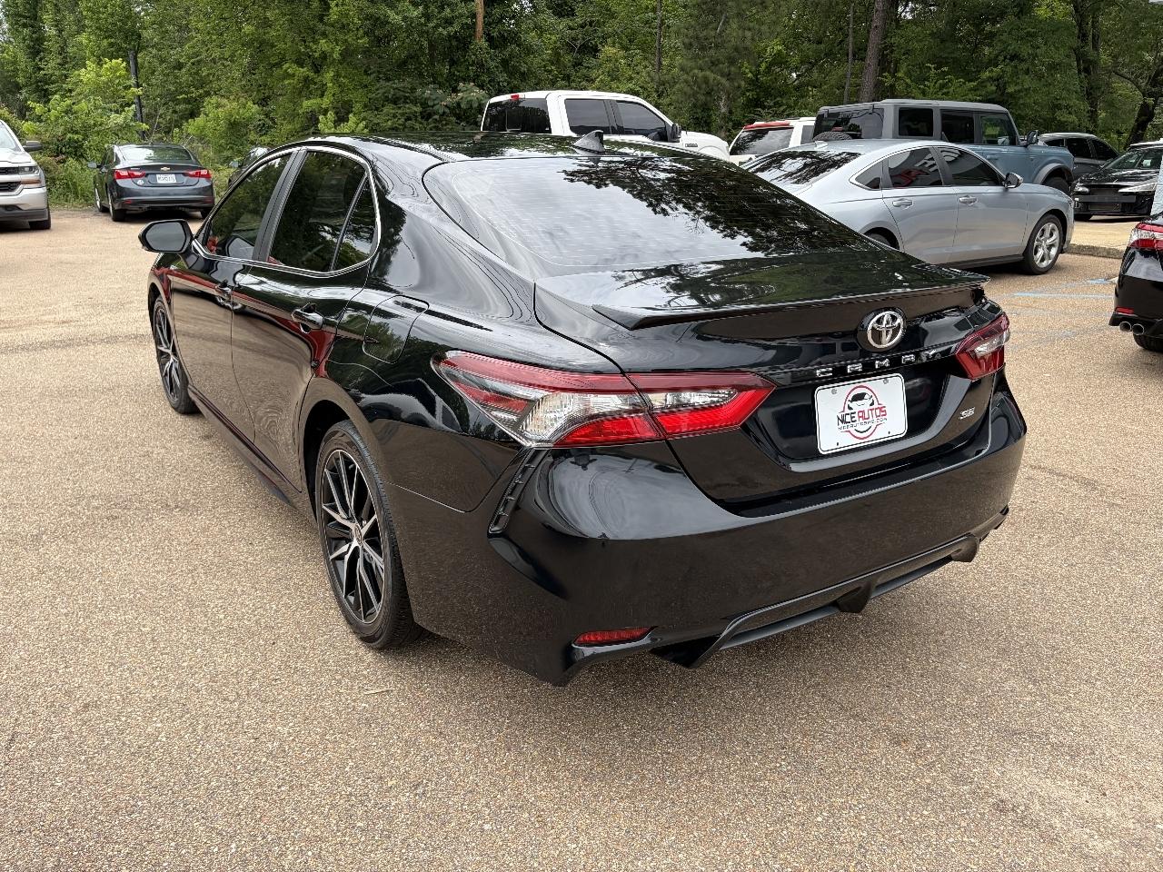 Toyota Camry SE 2022