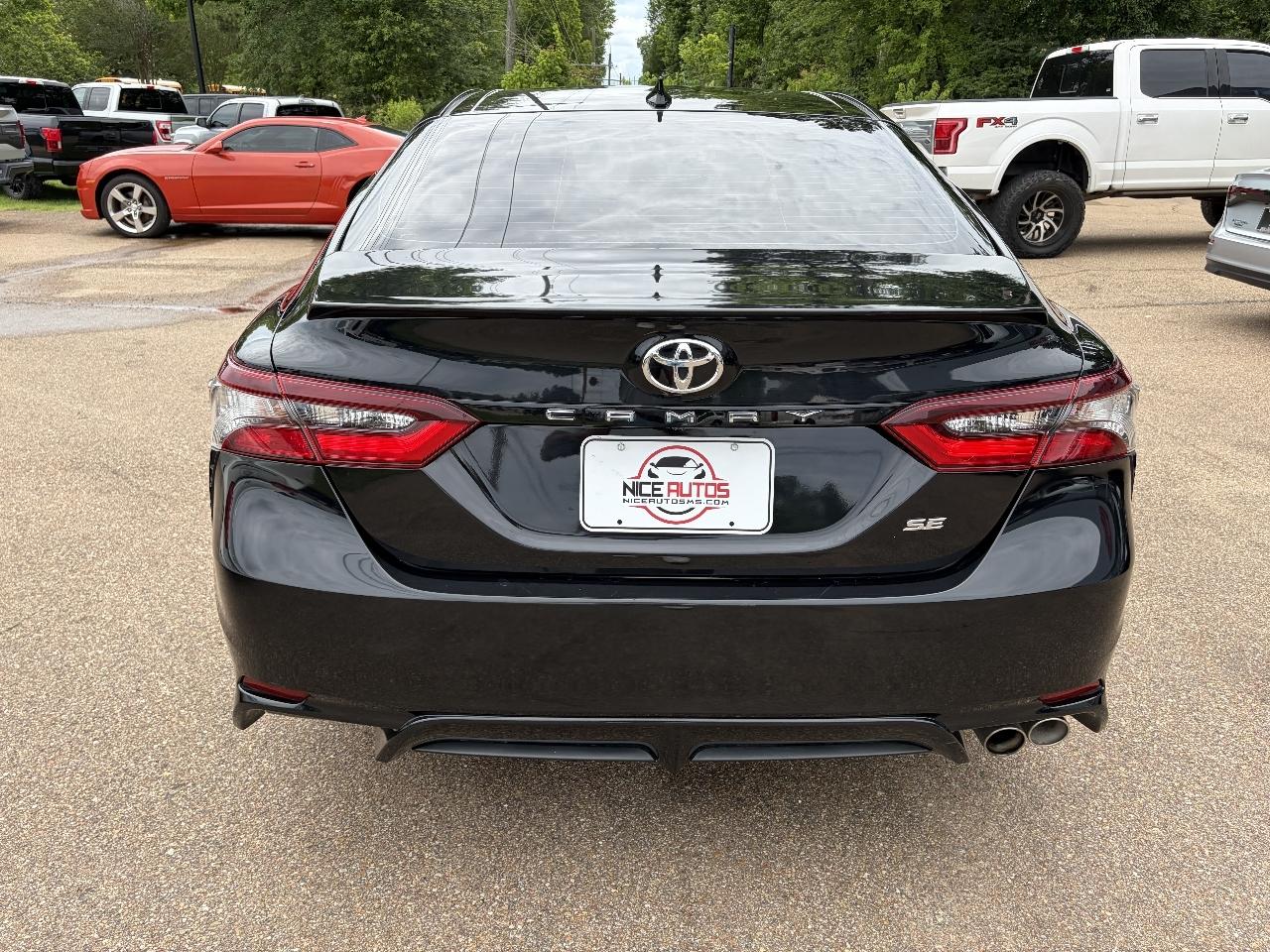 Toyota Camry SE 2022