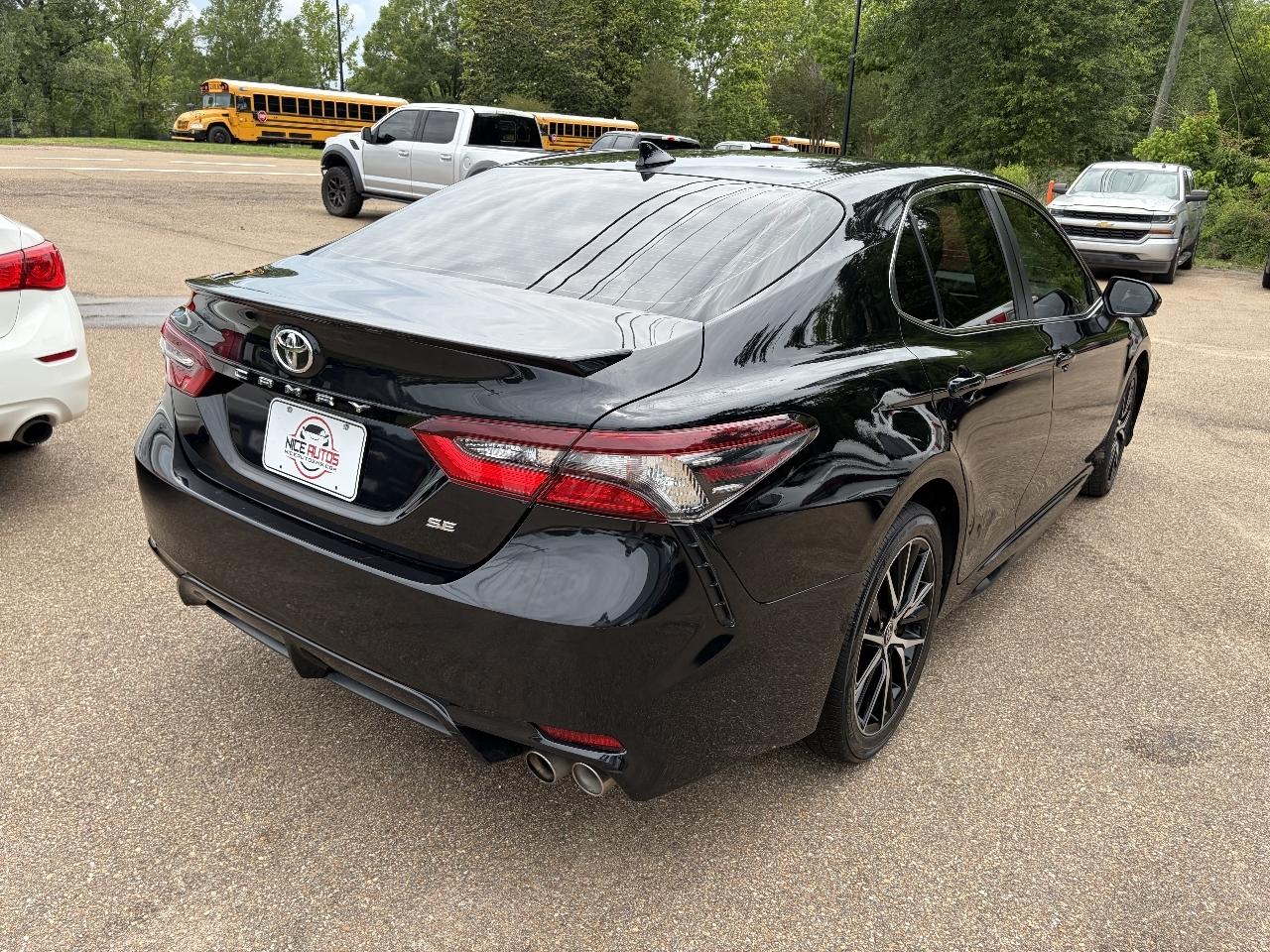 Toyota Camry SE 2022