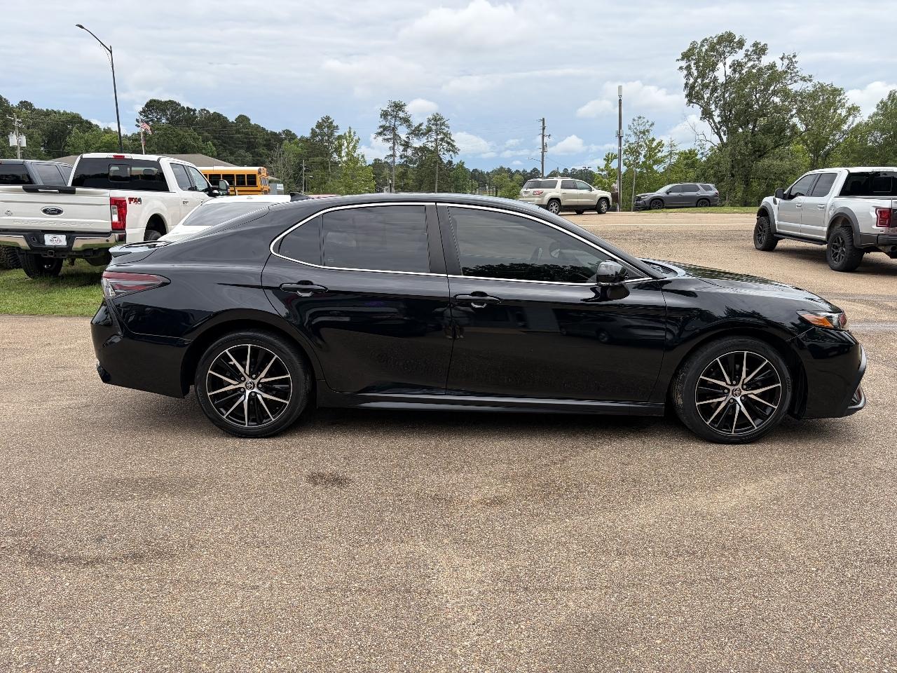 Toyota Camry SE 2022