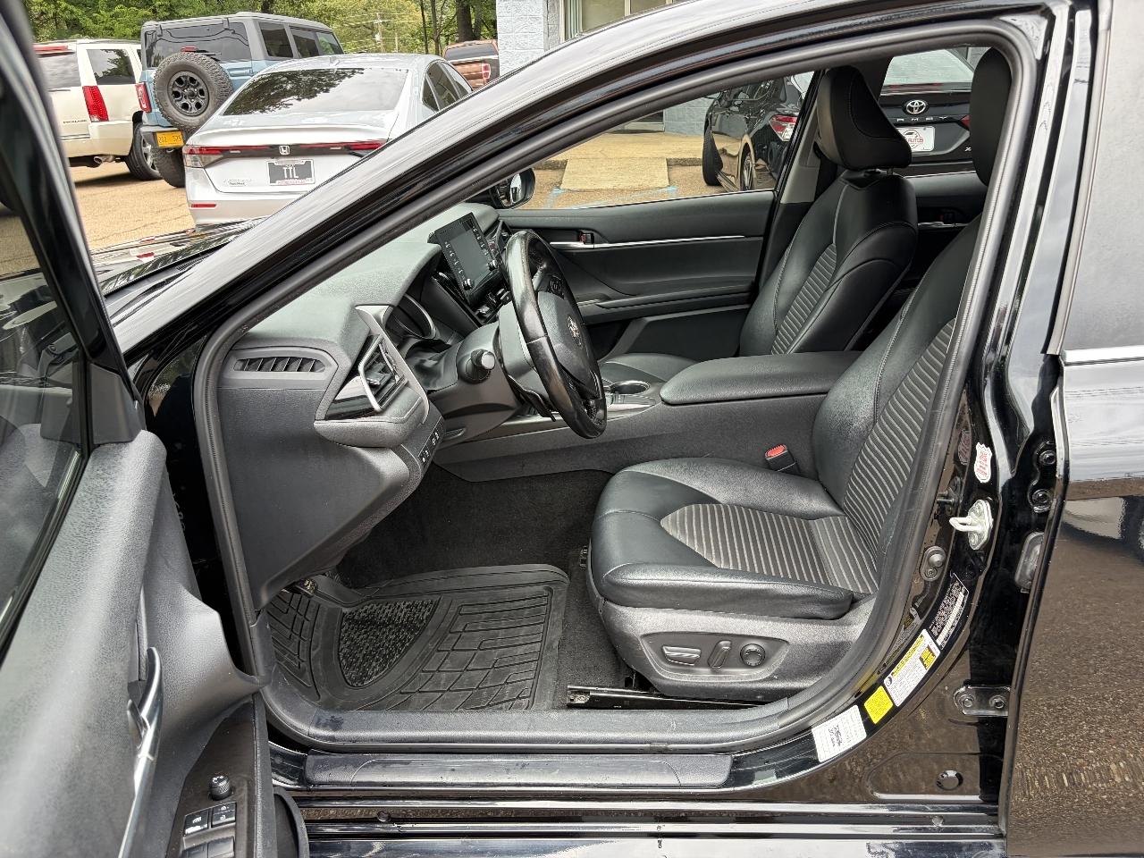 Toyota Camry SE 2022