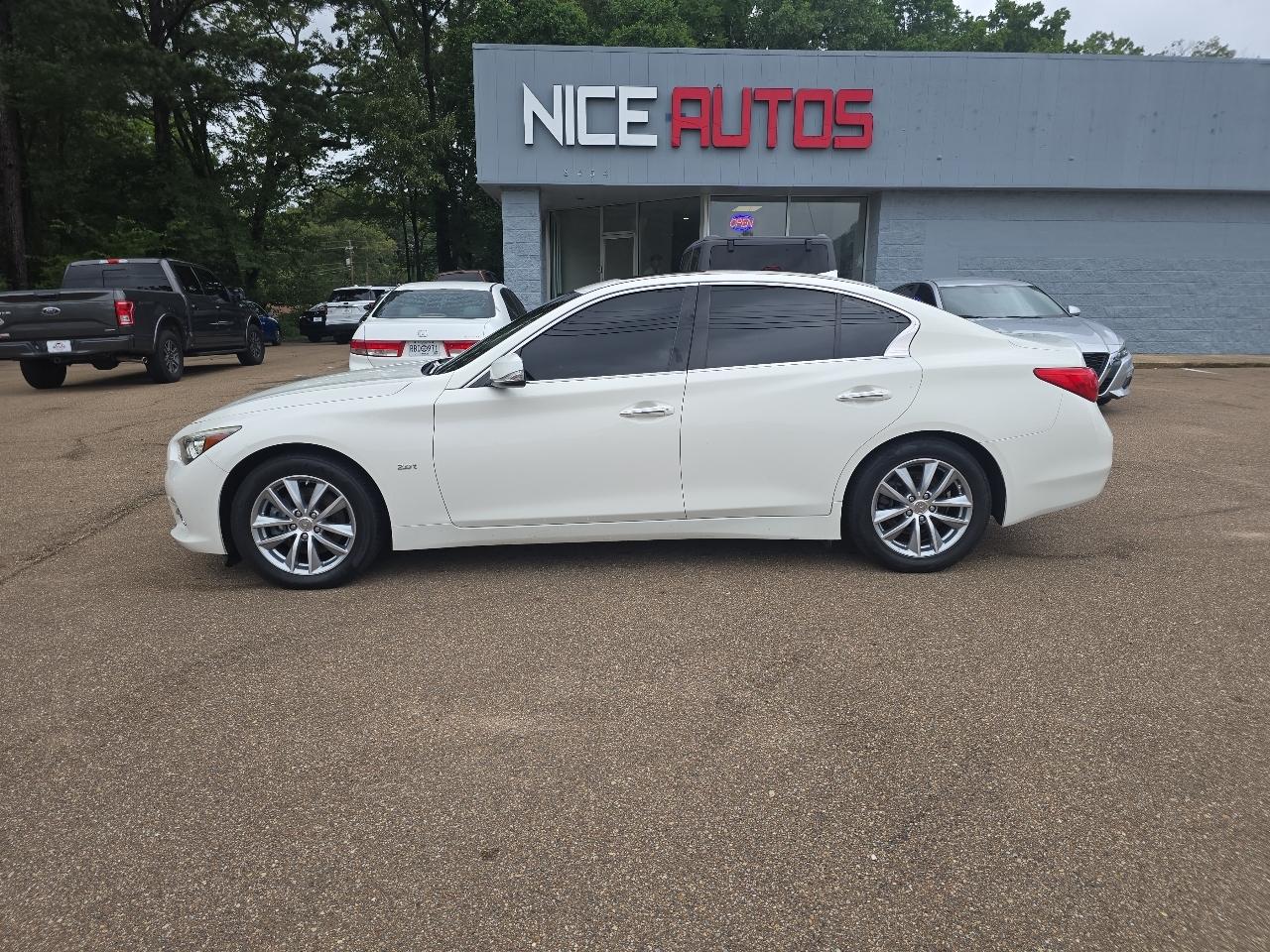 Infiniti Q50 2.0t Premium AWD 2017