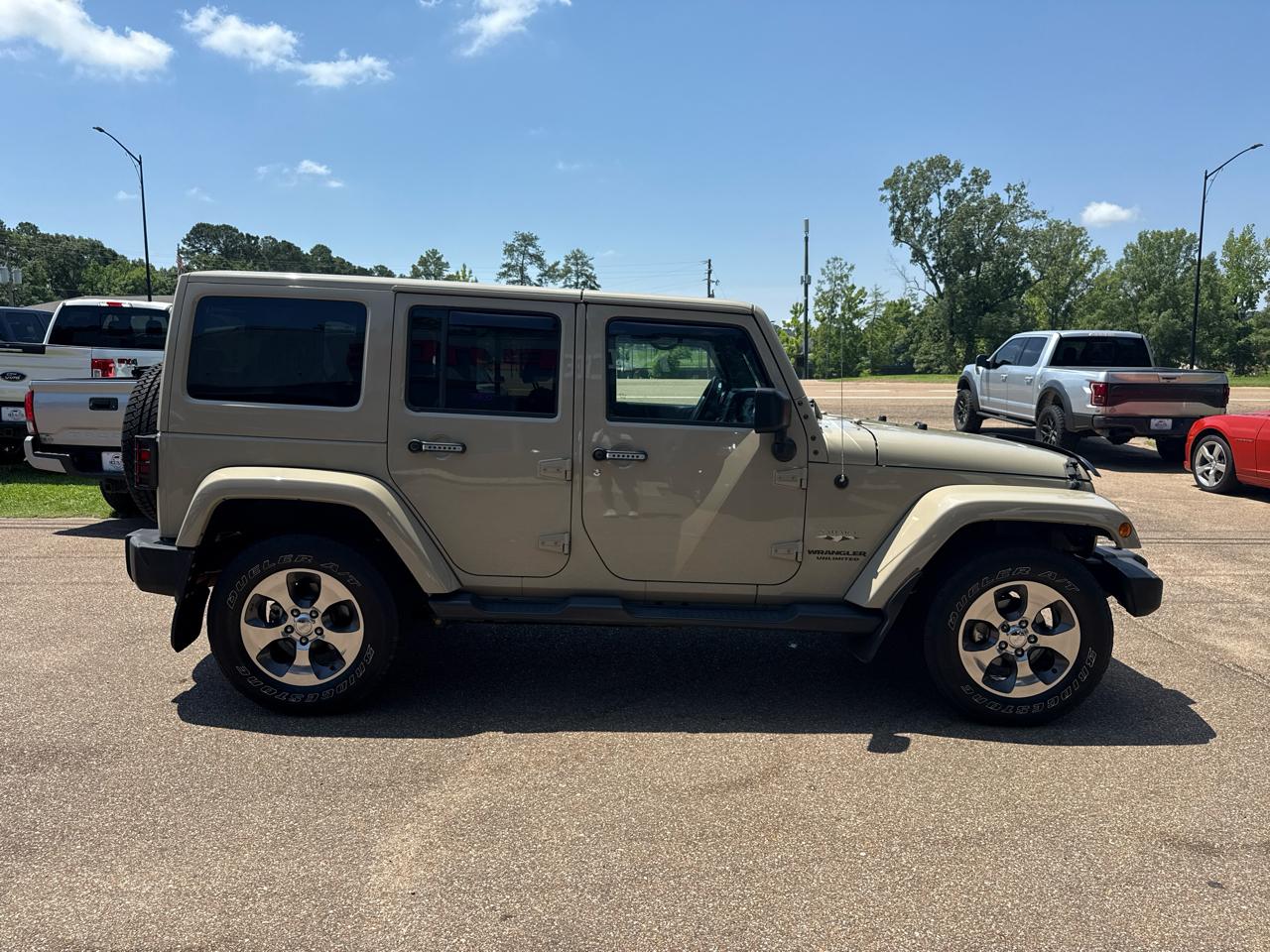 Jeep Wrangler 4WD 4dr Unlimited Sahara 2017