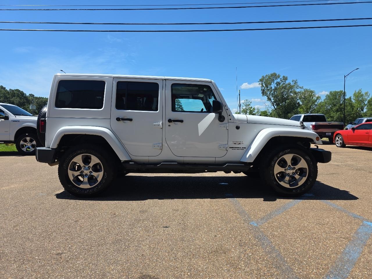 Jeep Wrangler 4WD 4dr Unlimited Sahara 2017