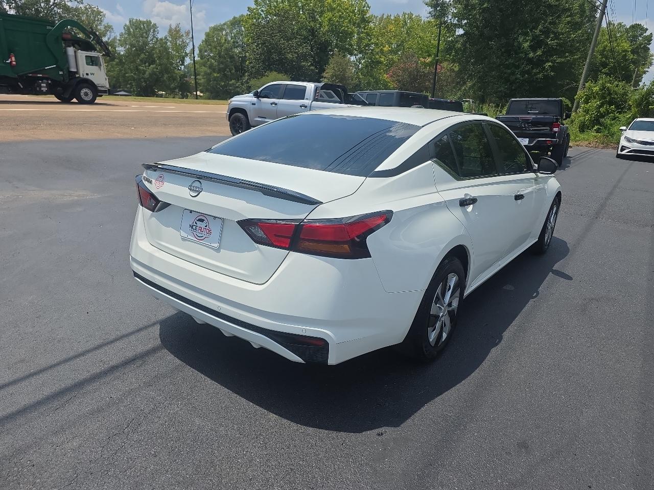 Nissan Altima  2024