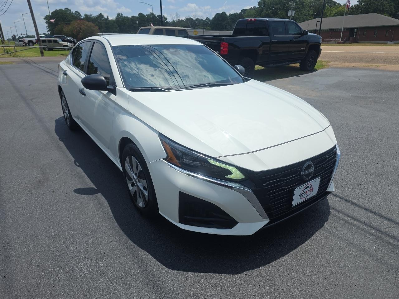 Nissan Altima  2024