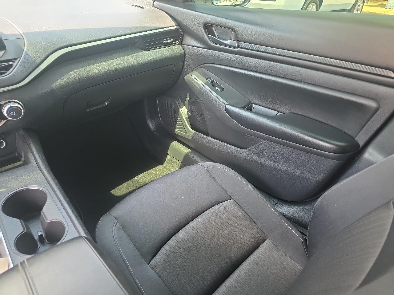 Nissan Altima  2024