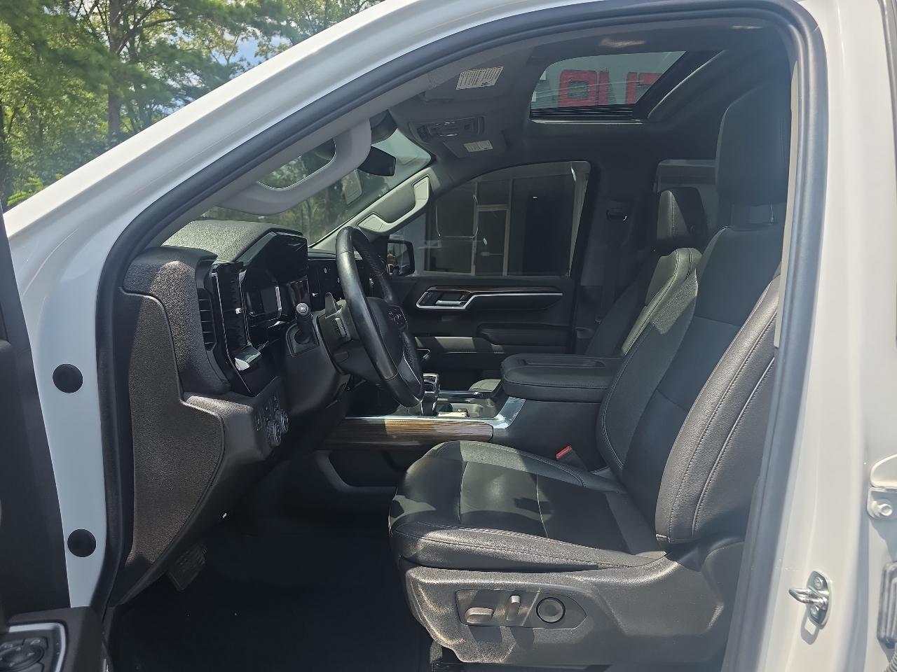 Chevrolet Silverado 1500 RST Crew Cab 4WD SWB 2022