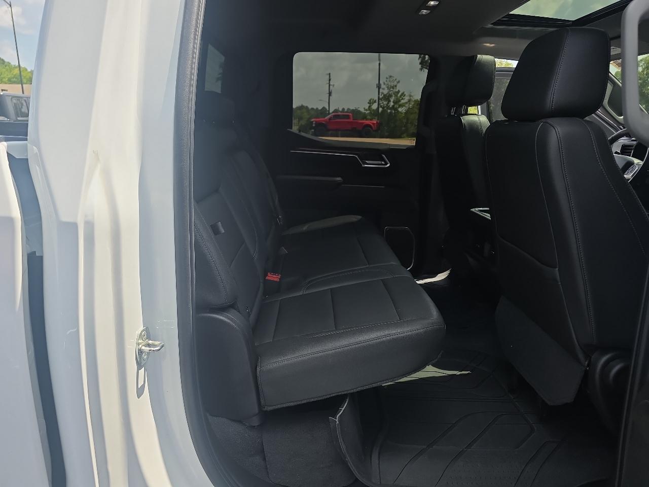 Chevrolet Silverado 1500 RST Crew Cab 4WD SWB 2022