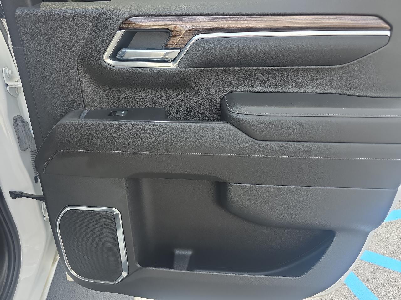 Chevrolet Silverado 1500 RST Crew Cab 4WD SWB 2022