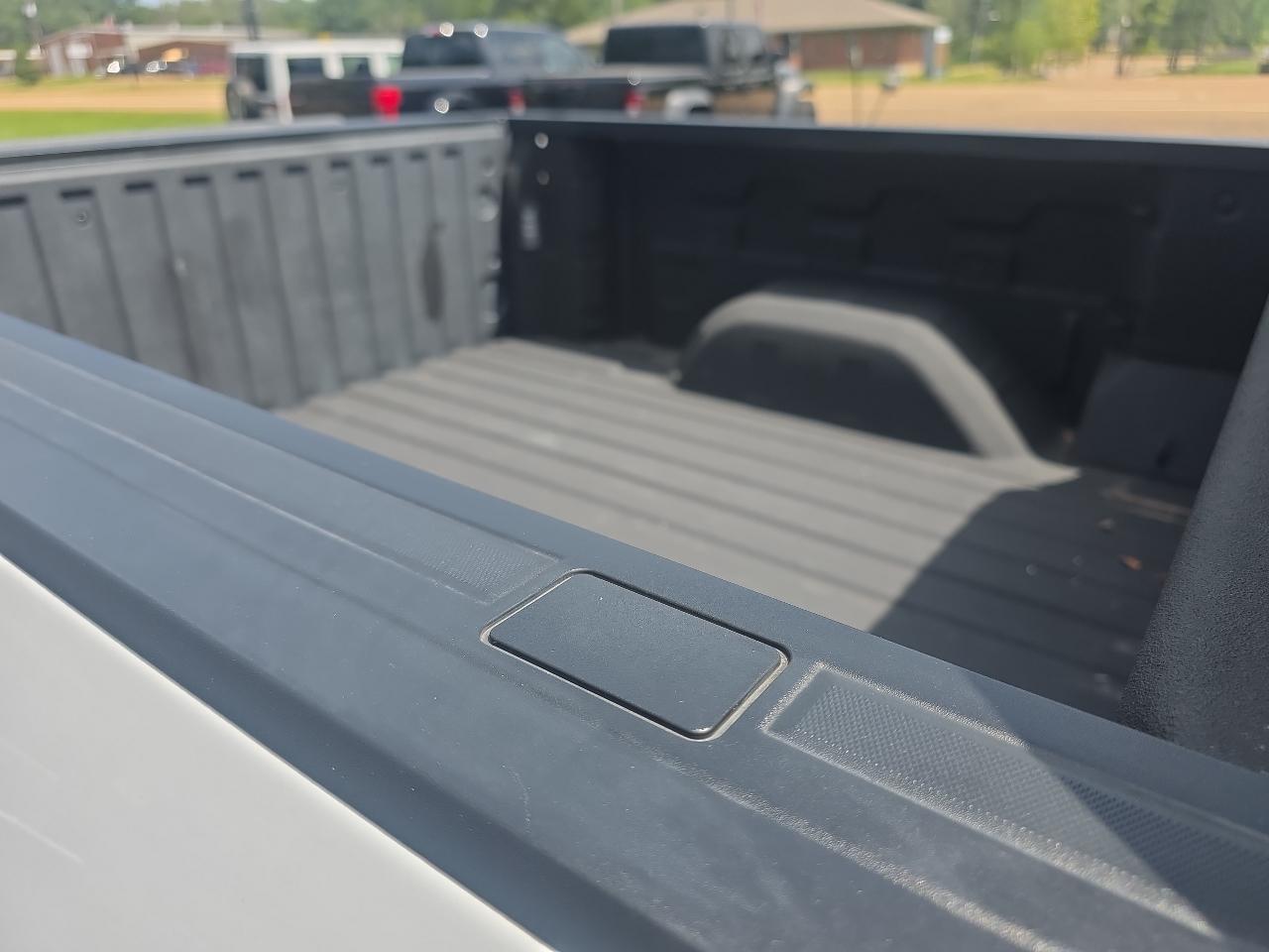 Chevrolet Silverado 1500 RST Crew Cab 4WD SWB 2022