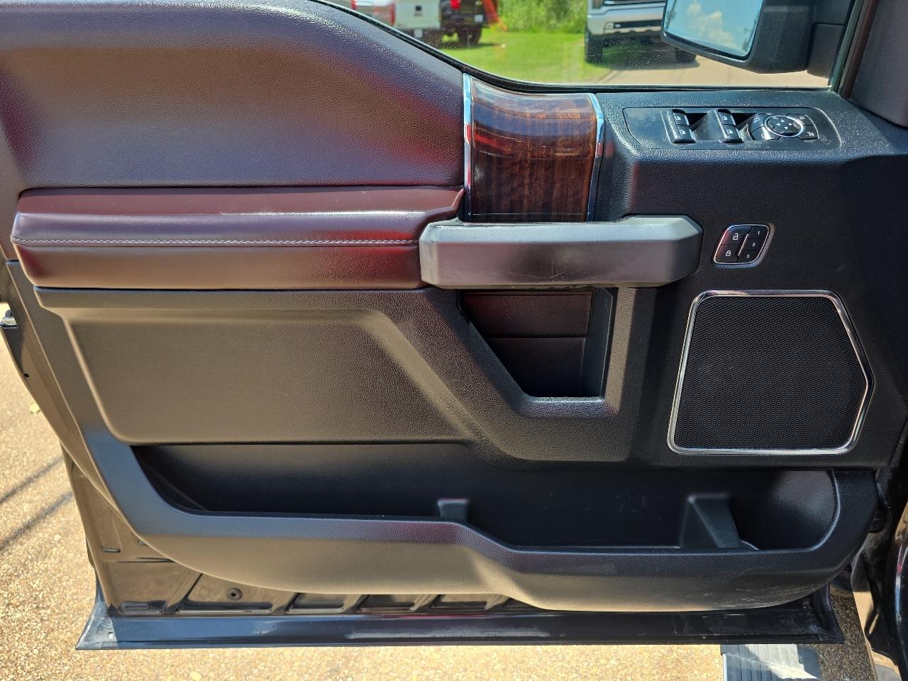 Ford F-150 4WD SuperCrew 145" Platinum 2015