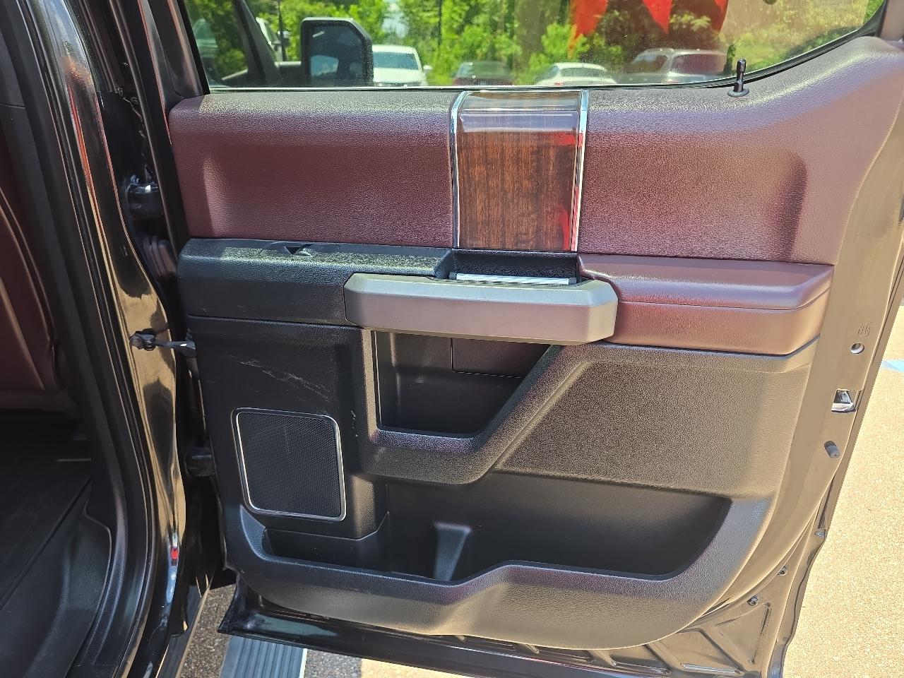 Ford F-150 4WD SuperCrew 145" Platinum 2015
