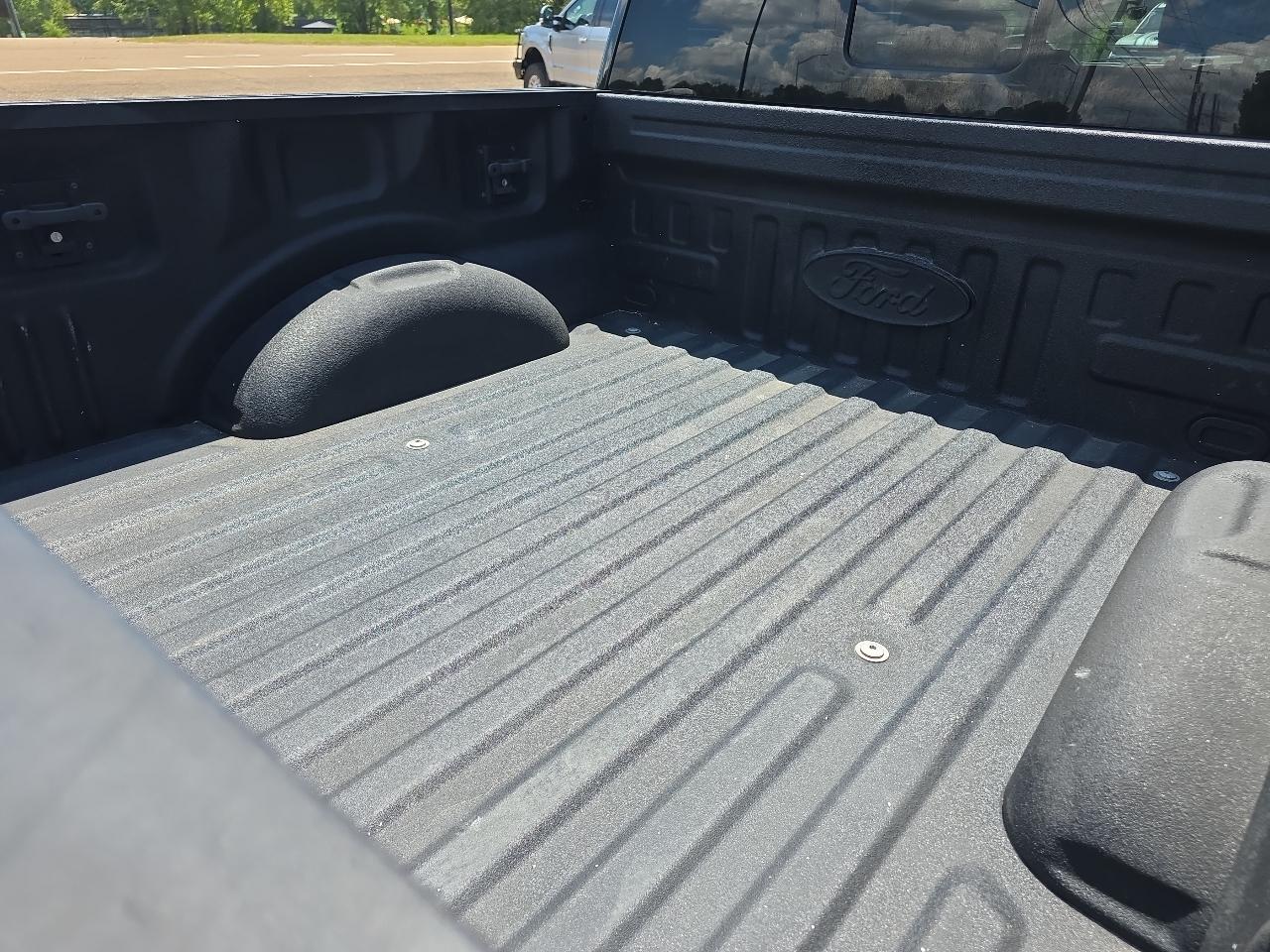 Ford F-150 4WD SuperCrew 145" Platinum 2015