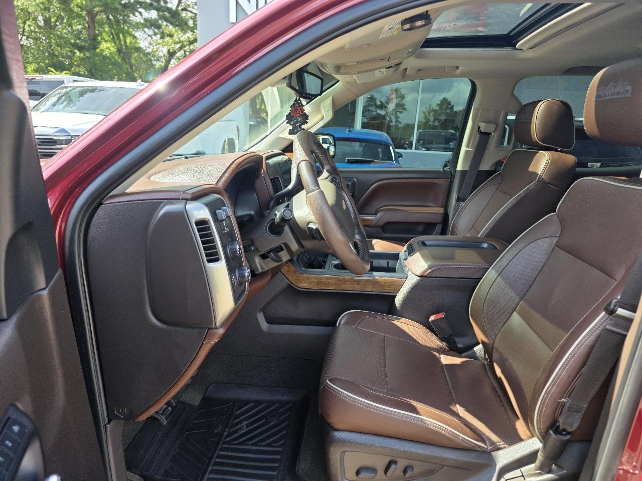 Chevrolet Silverado 1500 4WD Crew Cab 143.5" High Country 2015