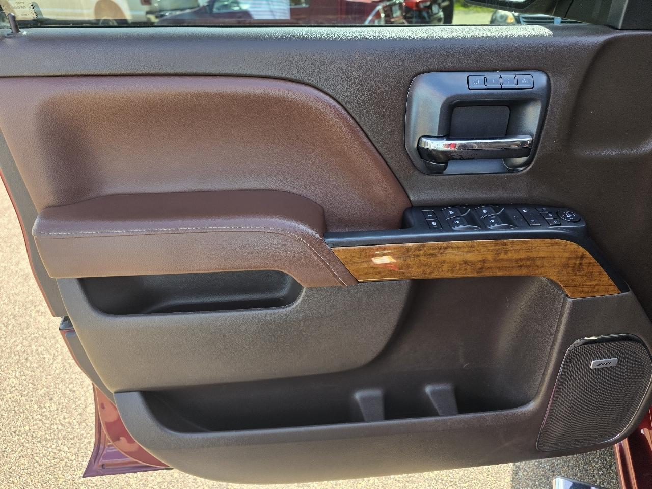 Chevrolet Silverado 1500 4WD Crew Cab 143.5" High Country 2015