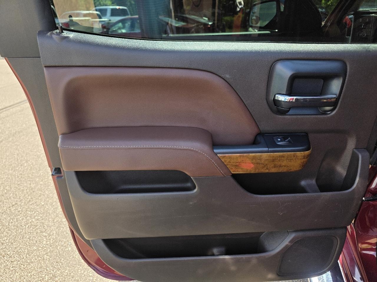 Chevrolet Silverado 1500 4WD Crew Cab 143.5" High Country 2015