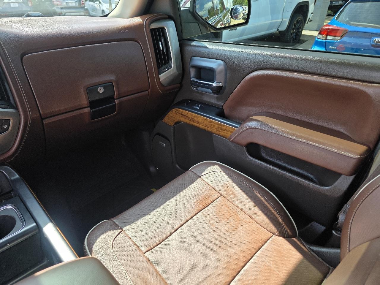 Chevrolet Silverado 1500 4WD Crew Cab 143.5" High Country 2015
