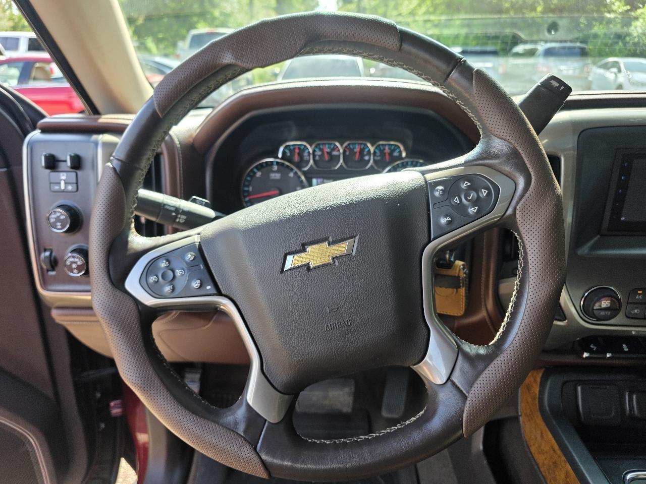 Chevrolet Silverado 1500 4WD Crew Cab 143.5" High Country 2015