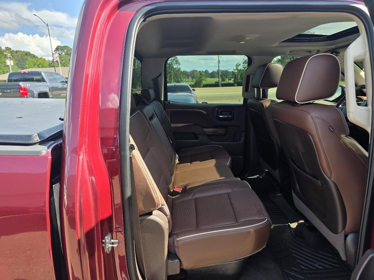 Chevrolet Silverado 1500 4WD Crew Cab 143.5" High Country 2015