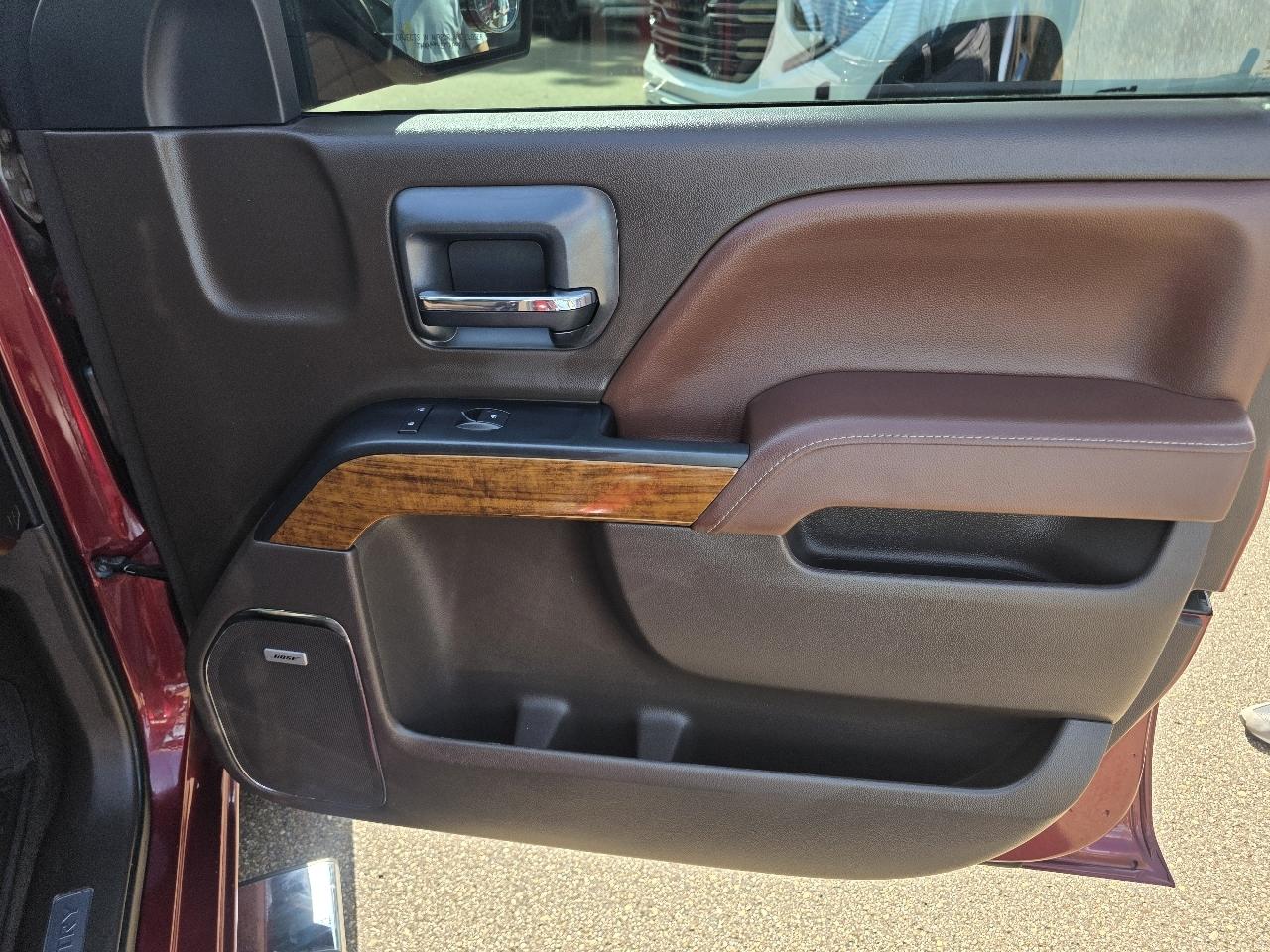 Chevrolet Silverado 1500 4WD Crew Cab 143.5" High Country 2015