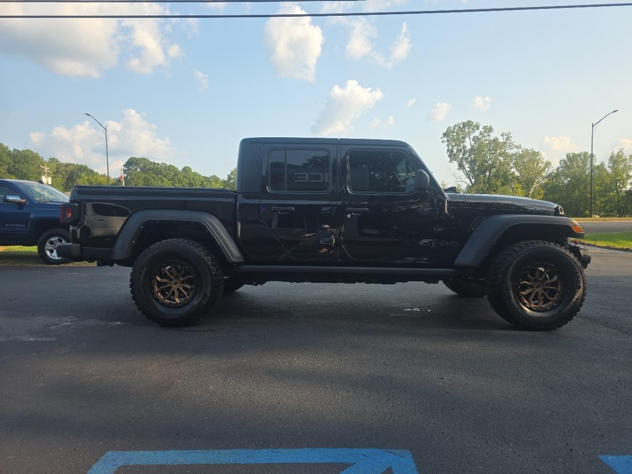Jeep Gladiator Sport Crew Cab 4WD 2023