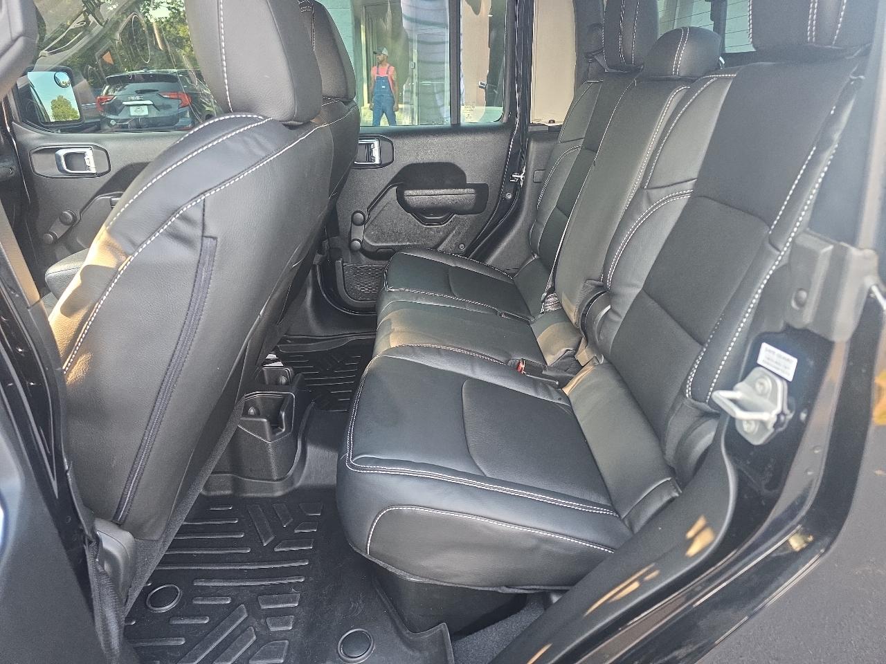 Jeep Gladiator Sport Crew Cab 4WD 2023
