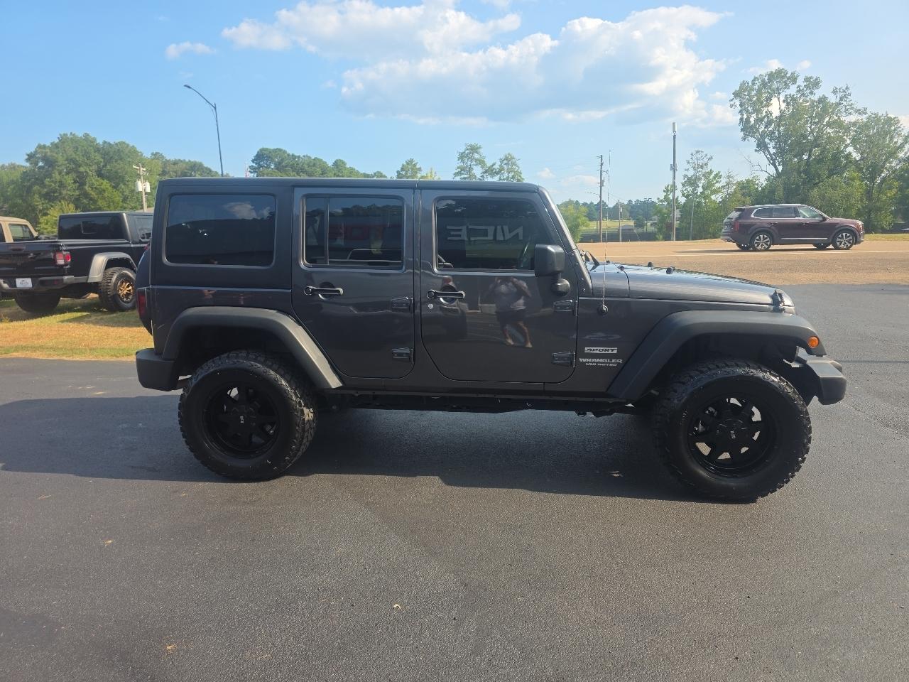 Jeep Wrangler Unlimited Sport 4D SUV 4WD 2017