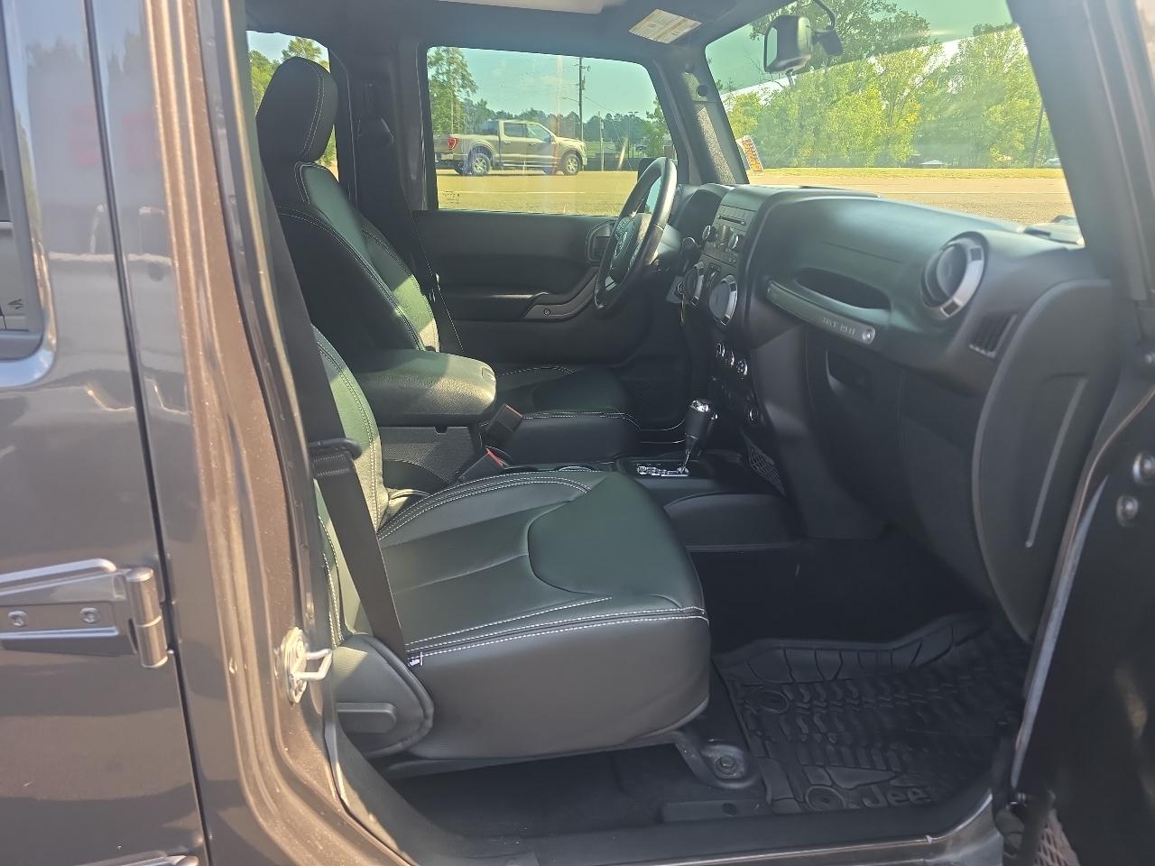 Jeep Wrangler Unlimited Sport 4D SUV 4WD 2017