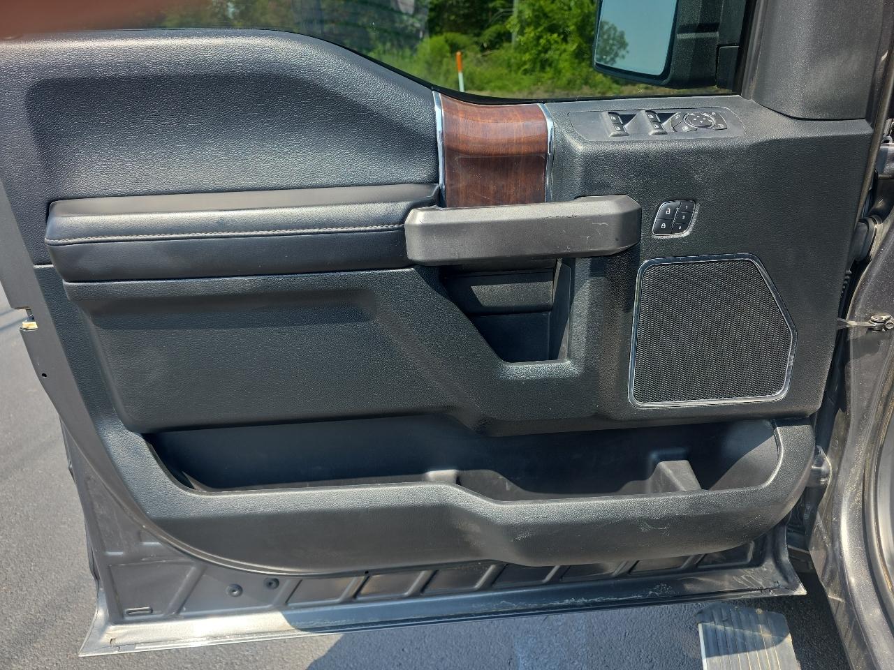 Ford F-150 Platinum 4x4 Short Bed 2016