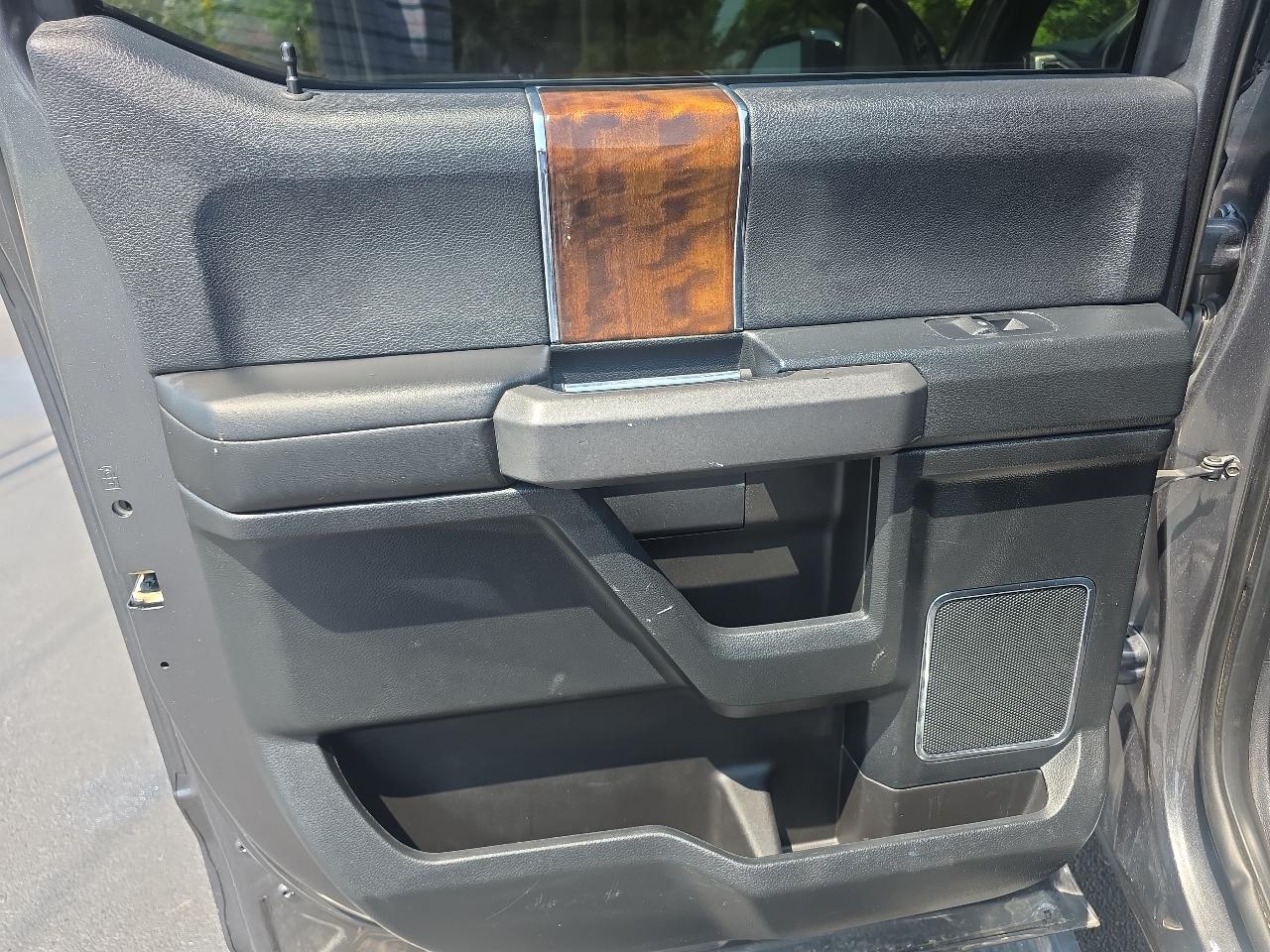 Ford F-150 Platinum 4x4 Short Bed 2016