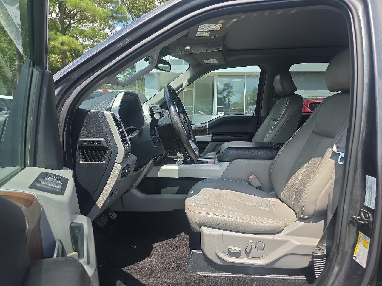 Ford F-150 4WD SuperCrew 145" Lariat 2018