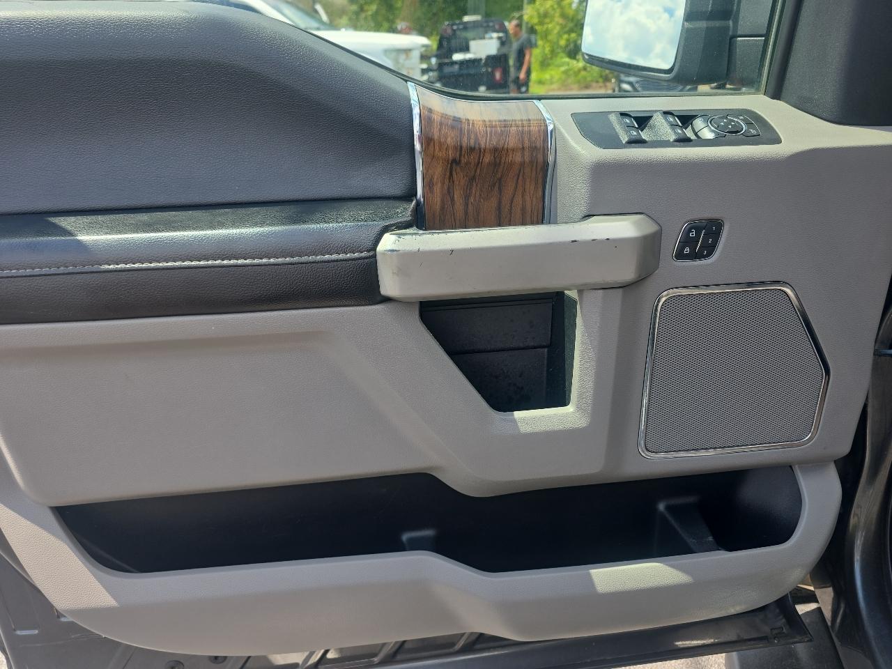 Ford F-150 4WD SuperCrew 145" Lariat 2018