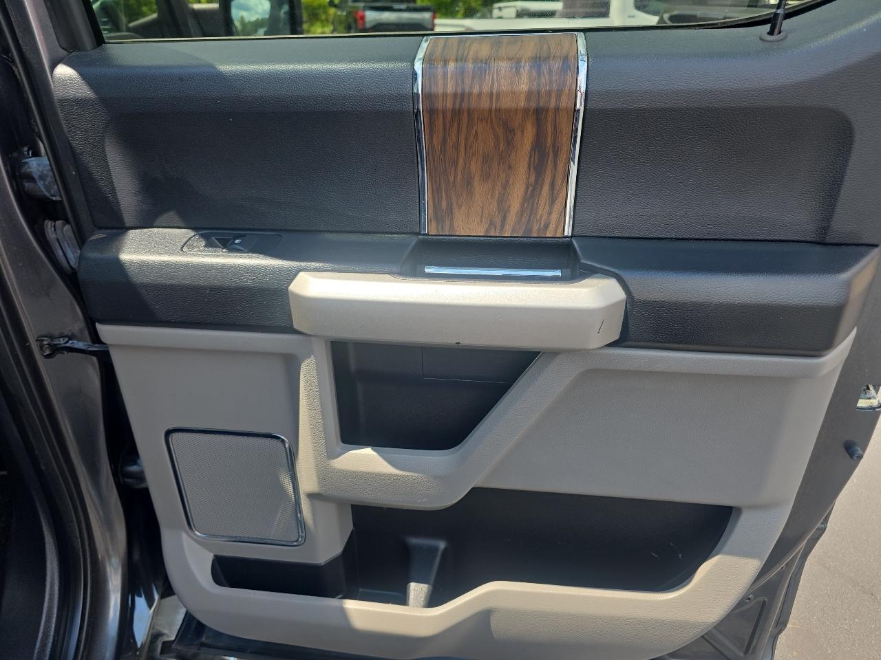 Ford F-150 4WD SuperCrew 145" Lariat 2018