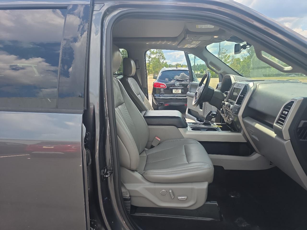 Ford F-150 4WD SuperCrew 145" Lariat 2018