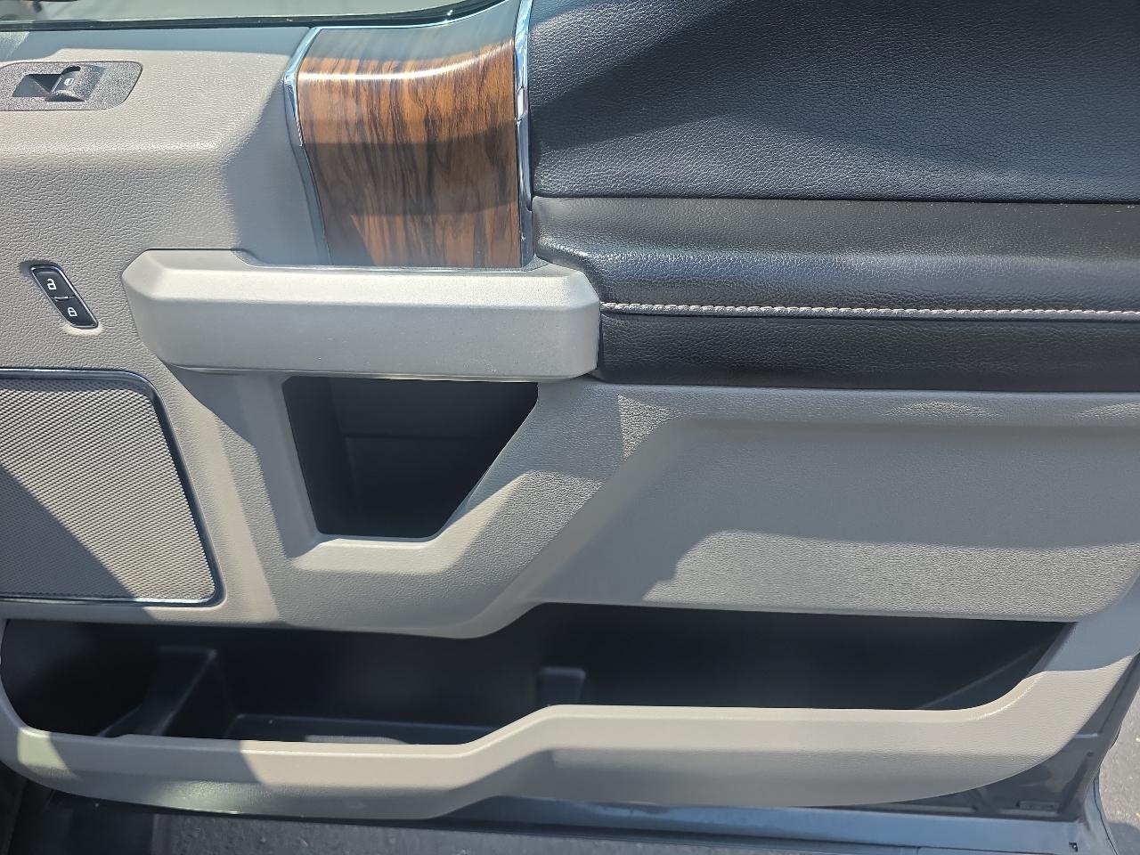 Ford F-150 4WD SuperCrew 145" Lariat 2018